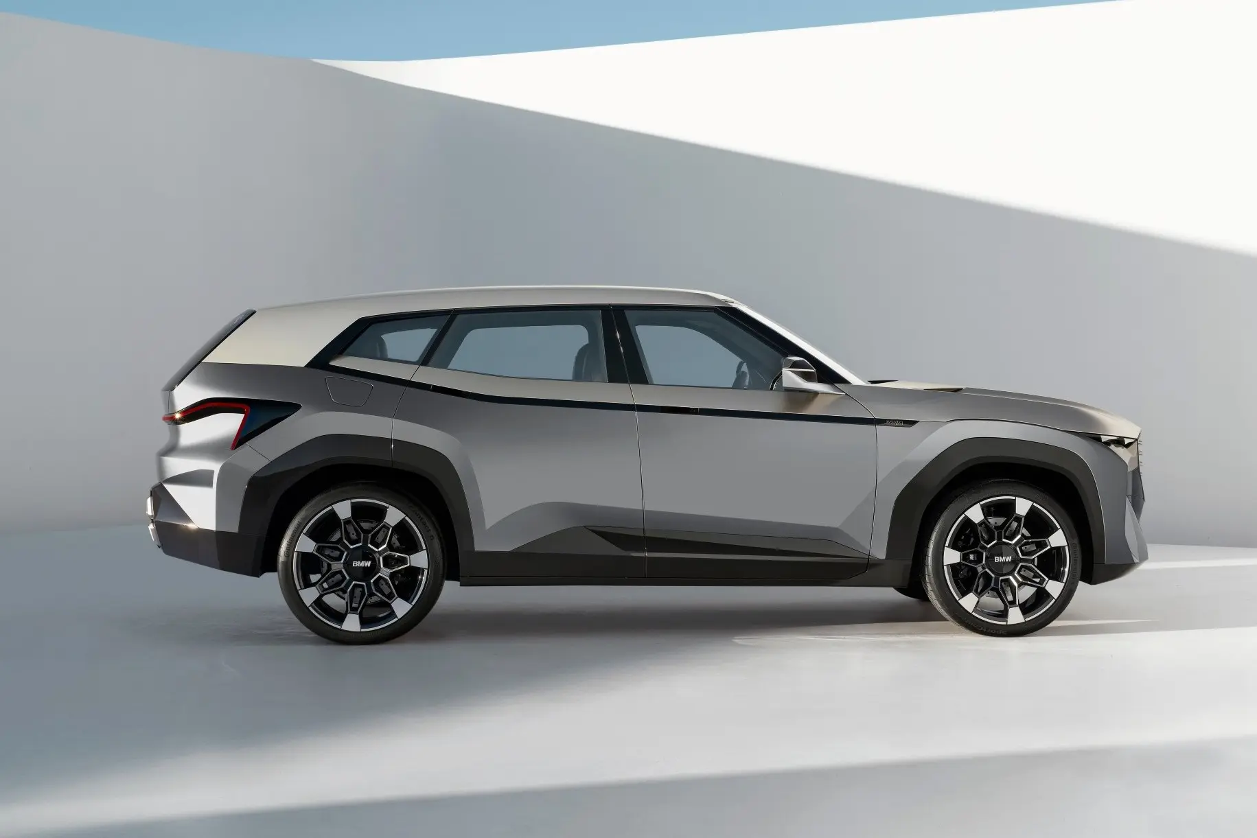 BMW Concept XM lateral