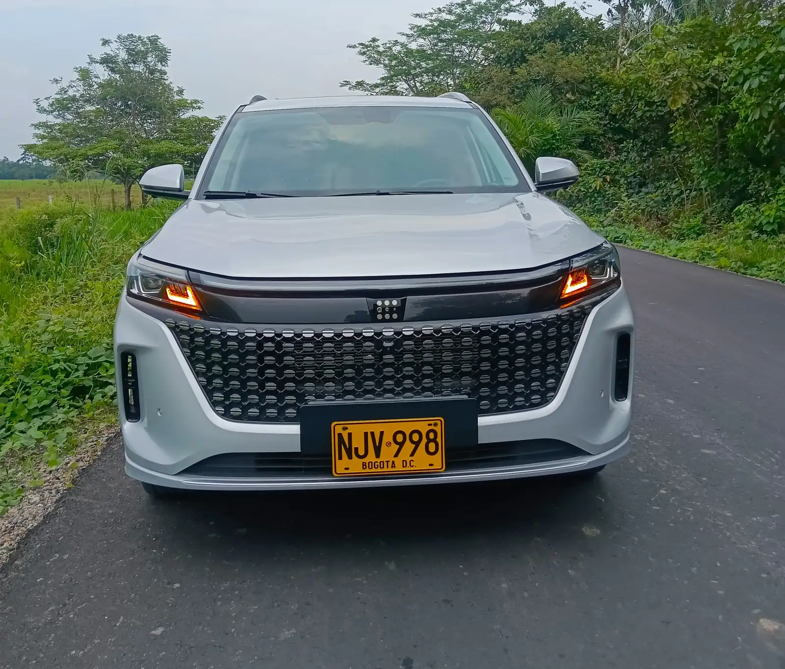 DFSK Seres E5 motor híbrido